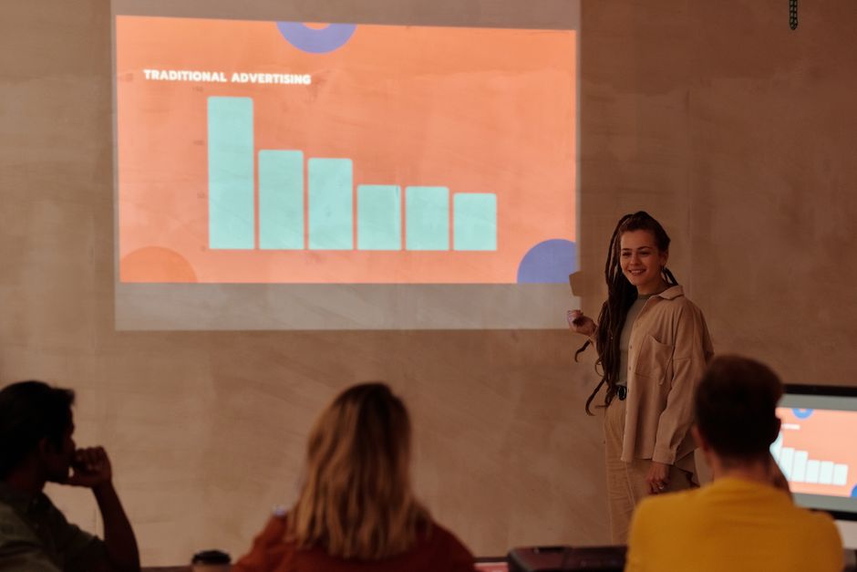 Lernmaterialien und digitale Übungen für Online Marketing Kurse