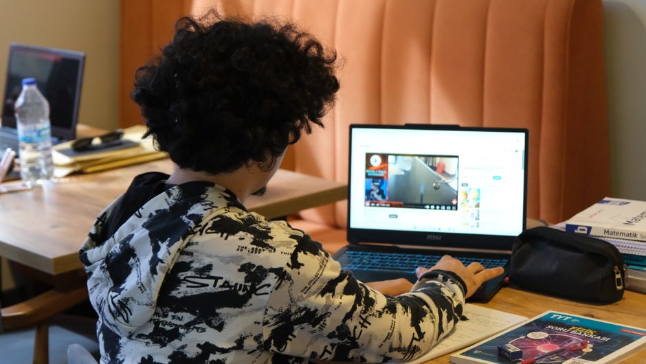 Online Marketing Kurs: Lernplan, Übungen und Feedbackschleifen