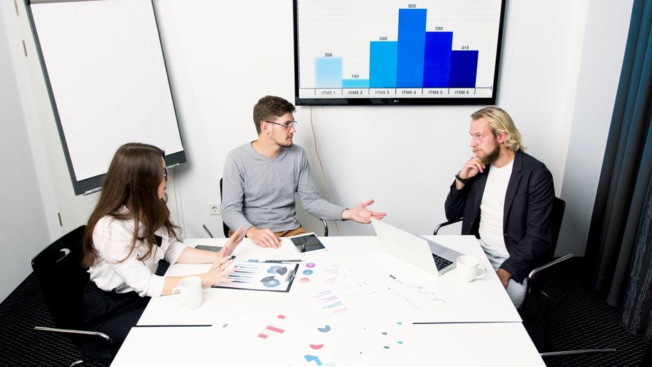 Porträt einer Dozentin im Bereich Online Marketing