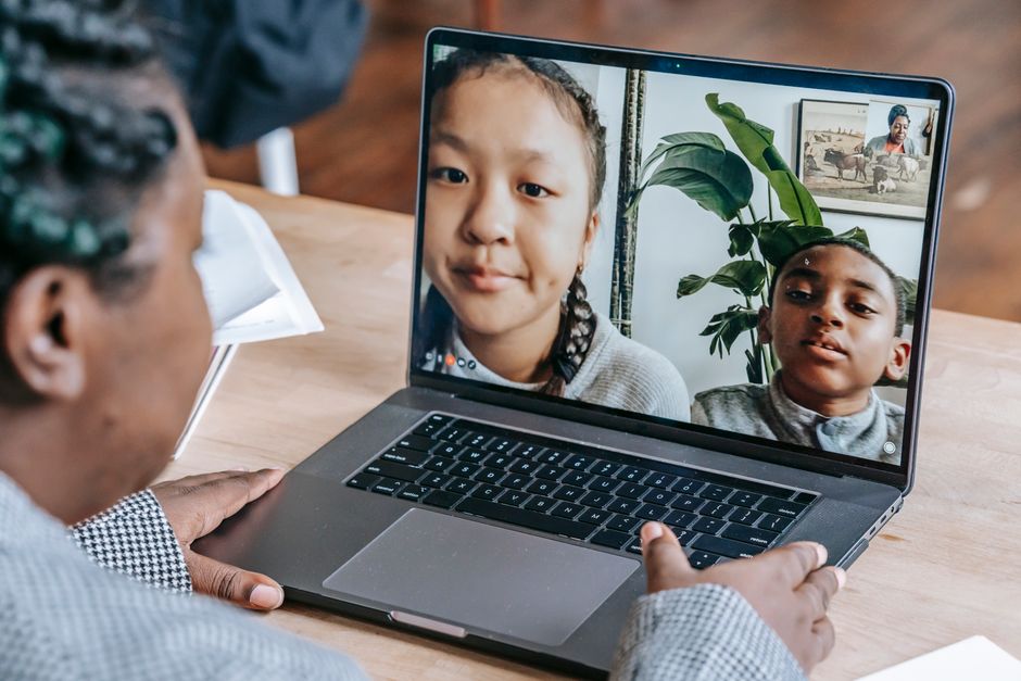 Porträt einer Dozentin für Online Marketing bei Nextralivobhy