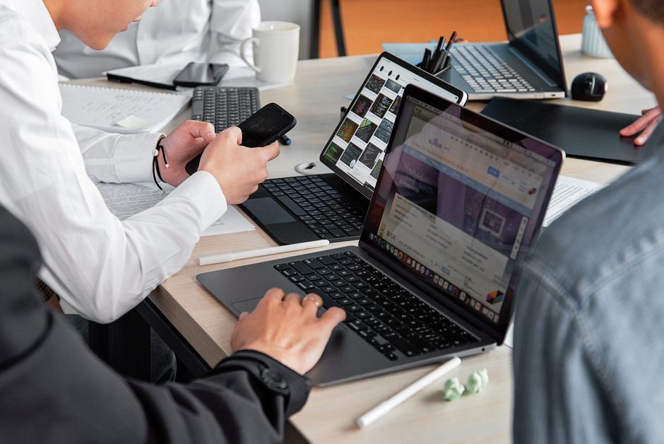 Porträt von Dozent für SEO und Content-Strategie